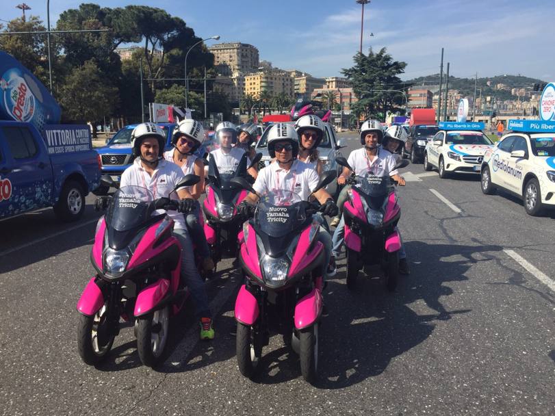 Anche i commuter cittadini a tre ruote Yamaha Tricity seguono la carovana della Corsa rosa